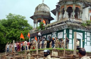 मकबरा – मंदिर विवाद ने पकड़ा तूल, भाजपा जिलाध्यक्ष की अपील पर उमड़े सनातन धर्म के लोग