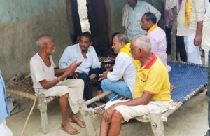 पीड़ित परिवार से मिला अखिल भारतवर्षीय यादव महासभा का प्रतिनिधि मंडल