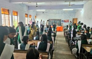 सीएमओ ने छात्राओं को एल्बेंडाजोल गोली खिलाकर राष्ट्रीय कृमि मुक्ति दिवस कार्यक्रम की शुरुआत