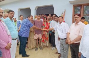 पीड़ित परिवार को शिक्षक संघ कालाकांकर ने दी एक लाख इक्कीस हजार रुपए की आर्थिक सहायता