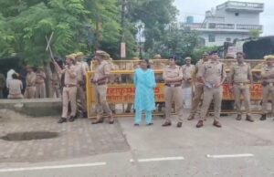 पुलिस के साये में सुरक्षित रहा मक़बरा, मुस्लिम समाज में पनप रहा आक्रोश