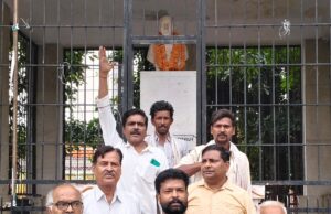 कांग्रेस जिलाध्यक्ष के नेतृत्व में शहीद पदमलाल की जयंती मनाई