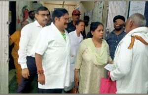 जिला अस्पताल का औचक निरीक्षण करने पहुंची अपर स्वास्थ्य निदेशक कहा आने वाले कोई भी मरीज लौटना नहीं चाहिए