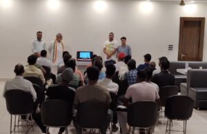 कांग्रेस ने विडिओ प्रोजेक्टर चला कर खोली चुनाव आयोग की पोल