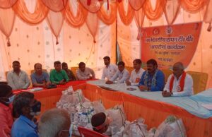 चिकित्सकों व जनप्रतिनिधियों ने टीबी के 40 मरीजों को लिया गोद