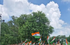 तिरंगा रंग में रंगे बच्चे देश प्रेम की दिखी अद्भुत मिसाल