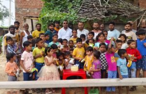 कांग्रेस प्रदेश अध्यक्ष अजय राय के दो साल पूरे होने पर केक काटकर खुशियाँ मनायीं