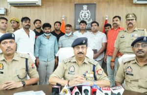 अवैध शराब सहित दो तस्कर गिरफ्तार, लगभग 25 लाख रूपये की शराब बरामद