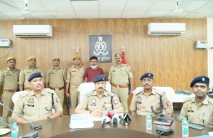 अवैध पिस्टल सहित अभियुक्त को किया गिरफ्तार इनफिनिक्स मोबाइल बरामद