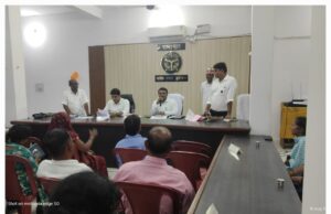 बी एल ओ अपने आवंटित बूथों के क्षेत्र में घर-घर जाकर निर्धारित समय तक मतगणना रजिस्टर तैयार करें : उप जिलाधिकारी