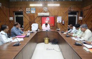 जिलाधिकारी ने की चकबन्दी विभाग की बिन्दुवार समीक्षा