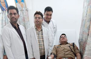 पुलिस लाइन अस्पताल मे स्वयं जाकर किया गया रक्त-दान
