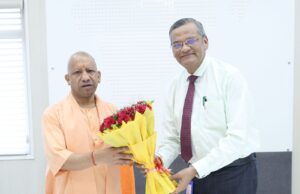 सैफई मेडीकल यूनिवर्सिटी के कुलपति प्रो० डॉ० अजय सिंह ने मुख्यमंत्री से की मुलाकात