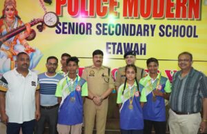 पुलिस मॉडर्न स्कूल के छात्र छात्राओं को एसएसपी ने किया सम्मानित