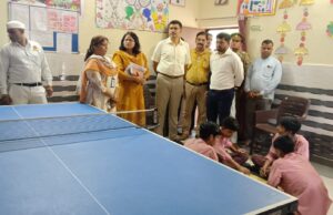 जिलाधिकारी ने पीएम उच्च प्राथमिक विद्यालय कैलाशपुर का किया गया औचक निरीक्षण