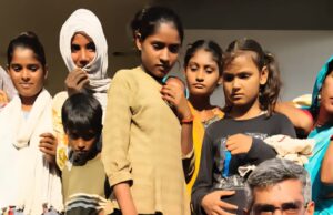 कन्हैया की छठी पर हुआ मटकी फोड़ कार्यक्रम,डॉ संगीता अल्ट्रासाउंड की ओर से दिया गया पुरस्कार