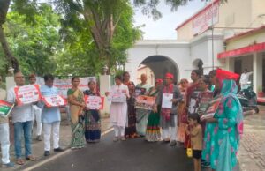 समाजवादी महिला सभा का हंगामा,एस आईआर और वोट चोरी के खिलाफ मार्च