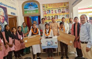 गणित ओलंपियाड में टॉपर आर्यन, नंदिनी और रुकसार को किया सम्मानित