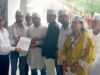 किसानों की खाद समस्या की मांग को लेकर आप ने अतिरक्त मजिस्ट्रेट को सौपा ज्ञापन