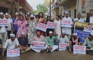 प्रदेश व्यापी खाद की किल्लत को लेकर आप ने सदर तहसील पर किया घेराव सौंपा ज्ञापन