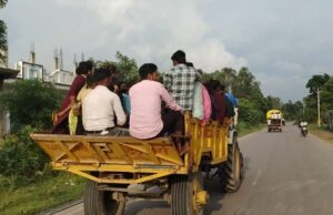 योगी सरकार के फरमान को खुली चुनौती, फतेहपुर में ट्रैक्टर-ट्रॉली में तीर्थयात्रा जारी