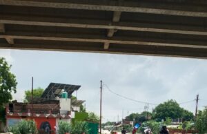 गंगा एक्सप्रेस फ्लाई ओवर के नीचे माली का पुरवा के पास भारी जलभराव