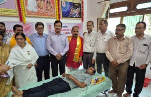 रक्तदान शिविर में 100 से अधिक लोगों ने किया रक्तदान