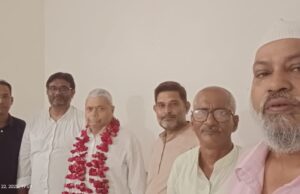 हाजी मुजाहिद हुसैन अंसारी उमरा करने के लिए हुए रवाना