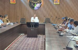 लोक निर्माण विभाग और जल निगम ग्रामीण के कार्यों की सीडीओ ने की समीक्षा बैठक