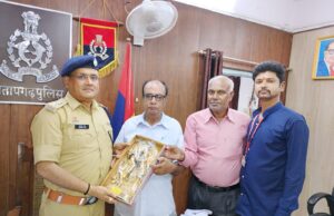 संजय राय के आईपीएस बनने पर प्रेस क्लब ने स्मृति चिन्ह भेंट कर दि बधाई