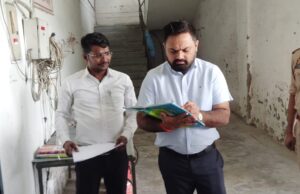 जिला निर्वाचन अधिकारी ने ईवीएम वेयरहाउस का किया निरीक्षण