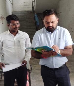 जिला निर्वाचन अधिकारी ने ईवीएम वेयरहाउस का किया निरीक्षण