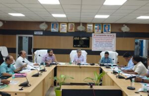 डीएम की अध्यक्षता में संपन्न हुई विभिन्न विभागों के योजनों की समीक्षा बैठक