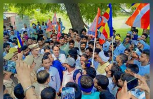 मौर्य वंशजों पर अभद्र टिप्पणी पर मौर्य समाज के लोगों ने प्रदर्शन कर दि चेतावनी