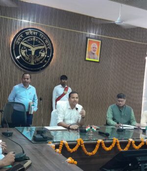 यूपी को वन ट्रिलियन डाॅलर की अर्थव्यस्था बनाने हेतु हुई बैठक