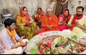 बाबा घुश्मेश्वर नाथ धाम में दुग्ध और जल से विशाल रुद्राभिषेक कर लोकमंगल हुई प्रार्थना