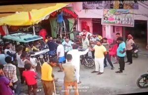 मोरंग माफियाओं की खुली दबंगई, ओवरलोड ट्रक रोकने पर गणेश पंडाल में की अभद्रता