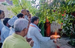 कर्म रूपी पूजा का आचरण करने से ही, पर्यावरण प्रदूषण रूपी विश्वव्यापी संकट से मुक्ति मिलेगी