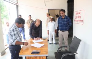 जिलाधिकारी ने ईवीएम एवं वीवीपैट वेयरहाउस का किया निरीक्षण