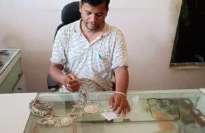 नकली जेवर गिरवी रखकर ठगी करने वाली दो महिलाओं को पुलिस ने किया गिरफ्तार