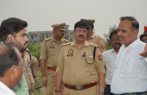 डीएम,एसएसपी ने विसर्जन स्थल एवं धार्मिक स्थल का किया निरीक्षण