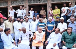 अजरौली गांव पहुंचे मंत्री राकेश सचान