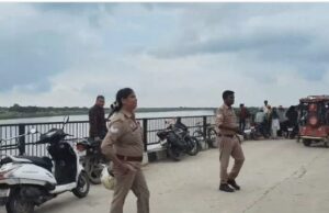 पति से विवाद होने पर राप्ती नदी में कूदी पत्नी