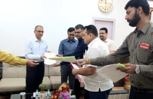 उत्तर मध्य रेलवे महाप्रबंधक को सौंपा गया 15 सूत्रीय मांगपत्र