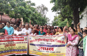 सुप्रीम कोर्ट के फैसले से 2.5 लाख शिक्षक संकट में, आजीविका पर मंडराया खतरा