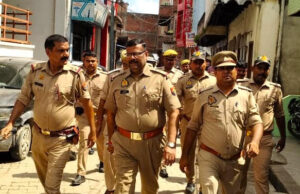 खेतासराय पुलिस का पैदल गश्त, शांति व सुरक्षा का भरोसा