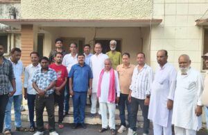 सपा नेता उग्रसेन सिंह ने पत्रकारों का सम्मान कर भाजपा सरकार पर साधा निशाना