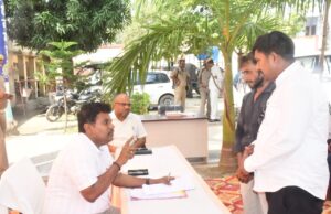 थाना दिवस में डीएम की सख्त चेतावनी: भूमि विवाद तुरंत निपटाएं, लंबित न रखें प्रकरण