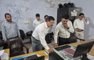जिलाधिकारी ने तहसील जालौन में विभिन्न पटलों का किया गहन निरीक्षण