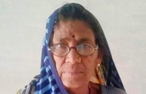 सफाई कर्मचारी की माता के निधन पर ब्लॉक प्रमुख प्रतिनिधि सहित कर्मचारियों ने जताया शोक